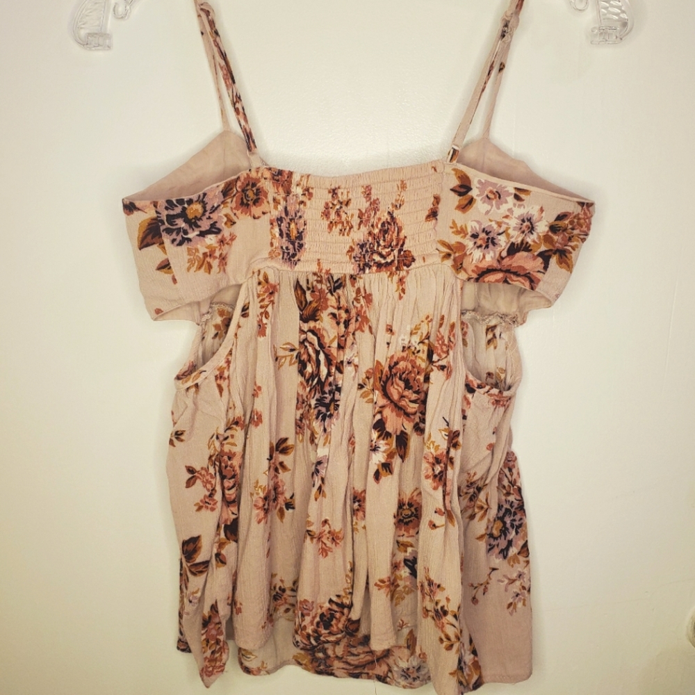 *SOLD* American Eagle Floral Tank with Side Cutout - Picture 2 of 5